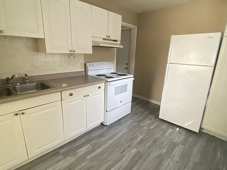 814 E Emerson St — Photo 5
