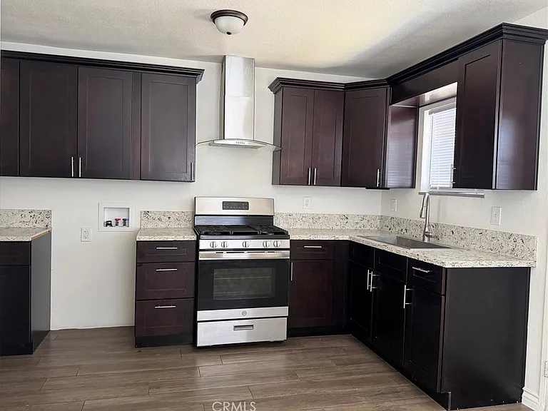 313 W 44th St — Photo 4