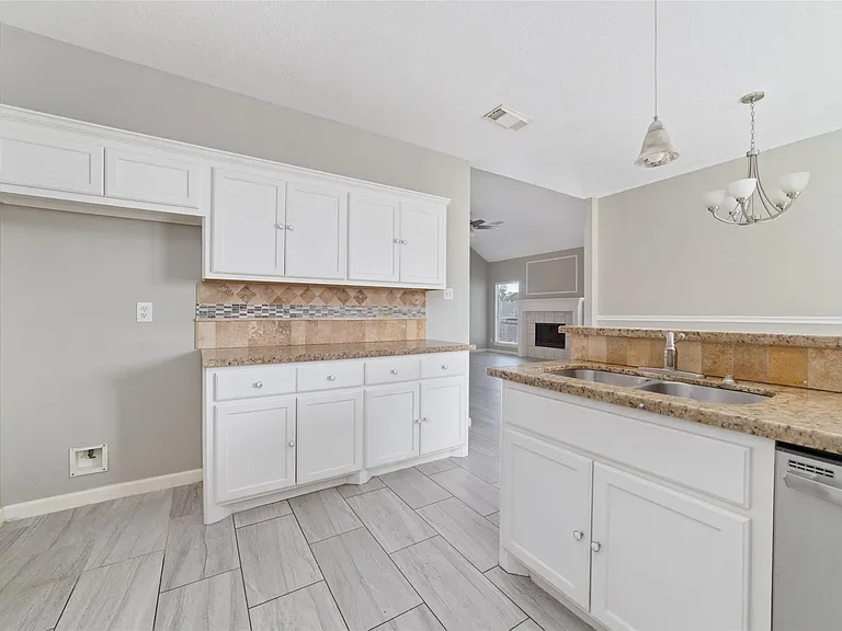 6315 Laurel Run — Photo 3