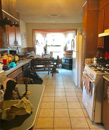 5th image of 3600 Falcon Dr