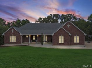 555 Kensington Pl, Festus, MO 63028
