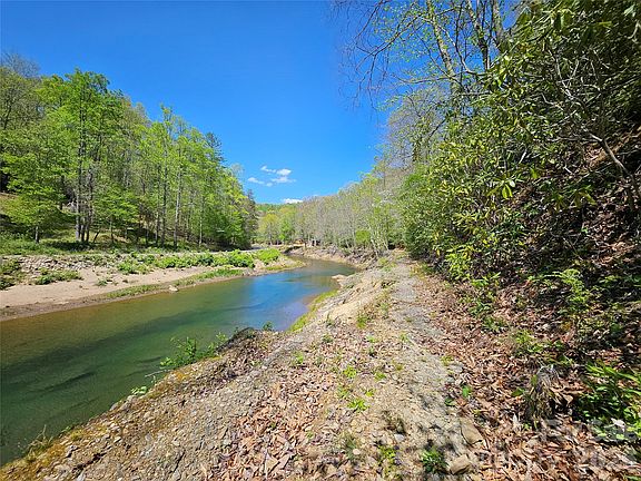 3rd image of 465 Paradise Ln