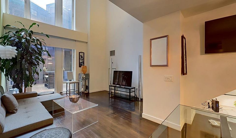 1st image of 15 William St #Dlx3