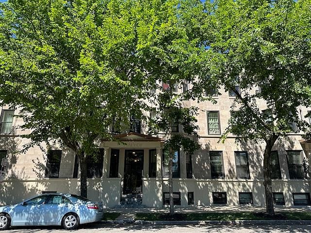 1st image of 1608 N Whipple St
