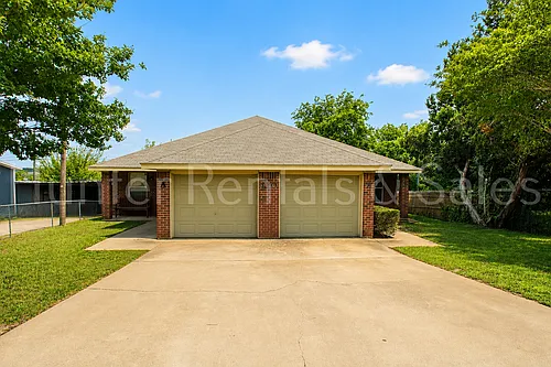 930 Ramblewood St #B Photo 1