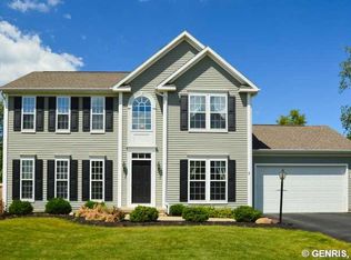 9 Galante Cir, Webster, NY 14580