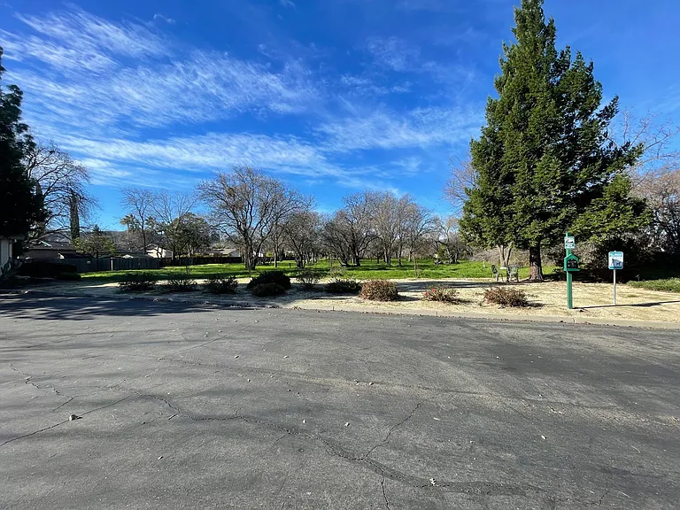 Whispering Oaks — Photo 47