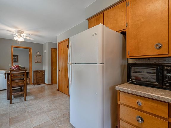 5th image of 422 Murray St