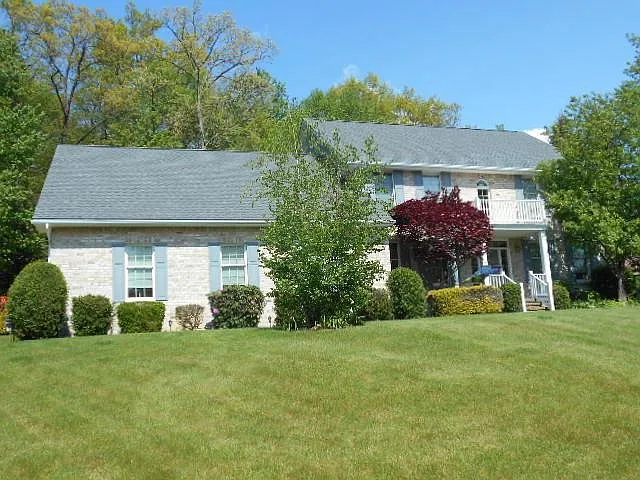 97 Oak Ridge Dr photo 1