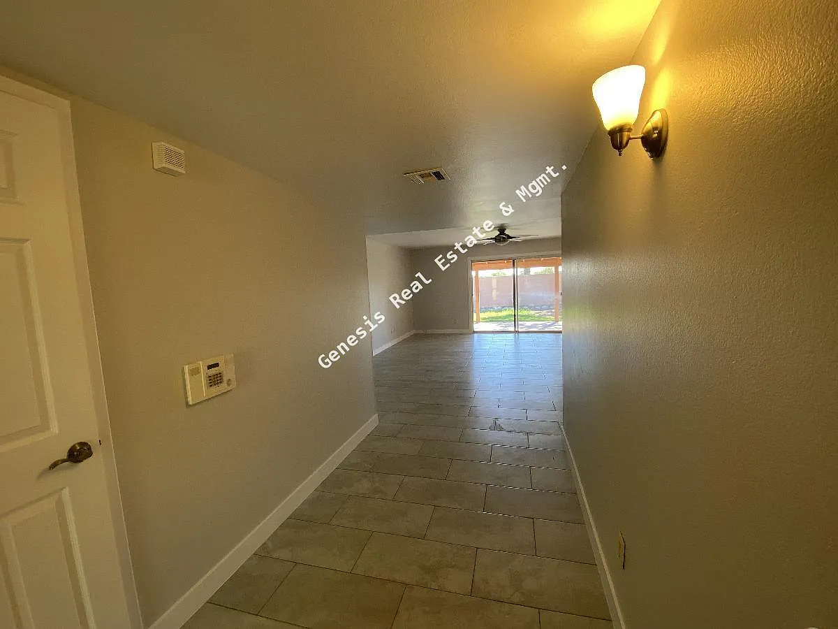 3 bed, 2.0 bath, 1579 sqft, $1,845 — Photo 3