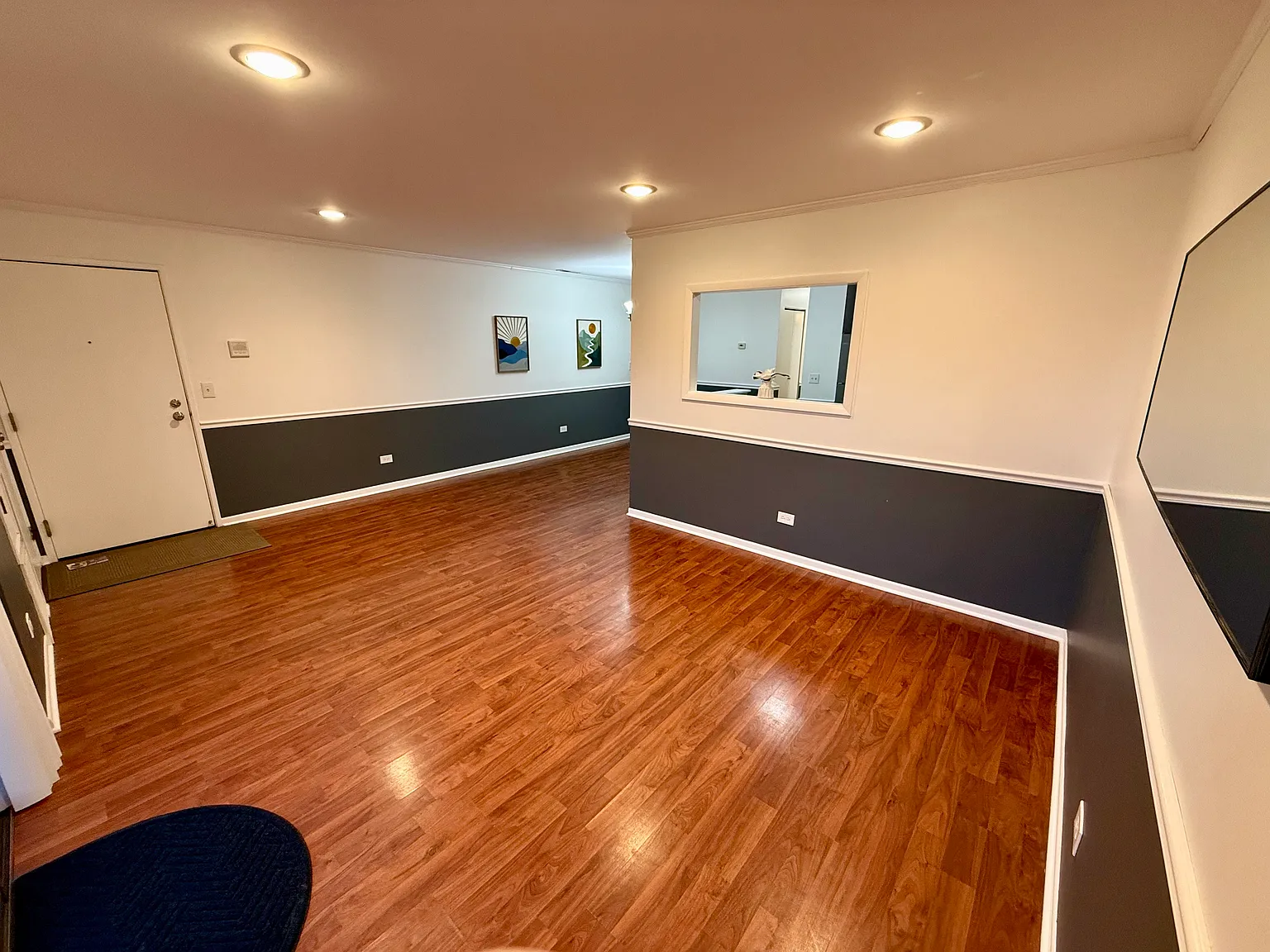 2 bed, 895 sqft, $1,900 — Photo 2