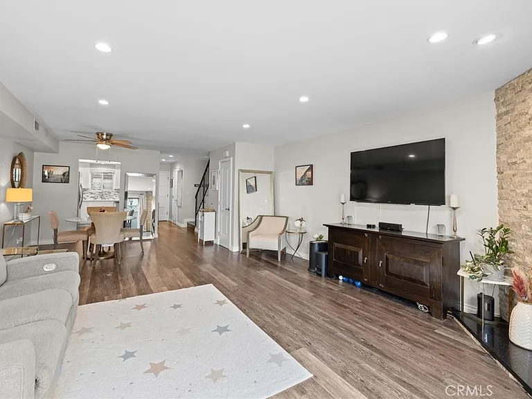 545 E Cypress Ave #F — Photo 4