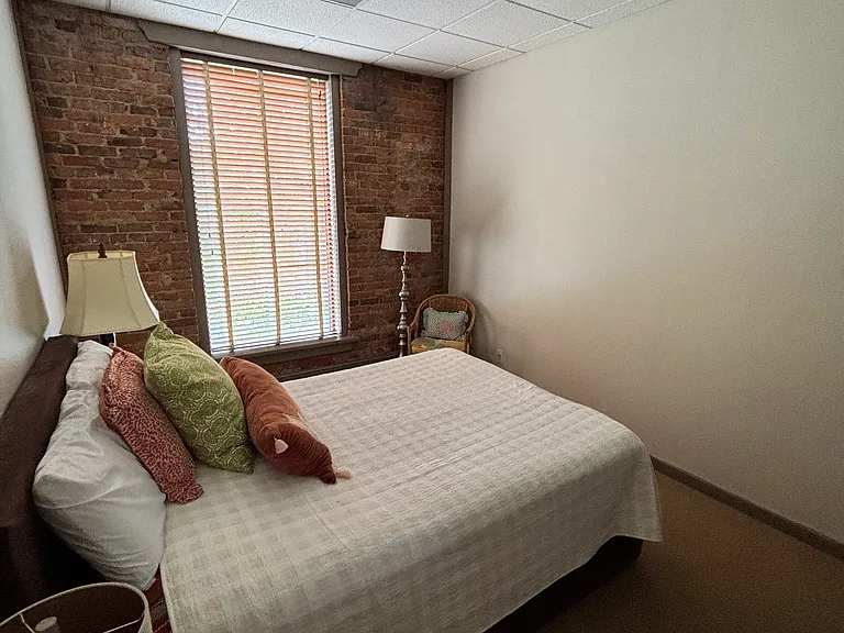 214 E Broad St #B — Photo 38