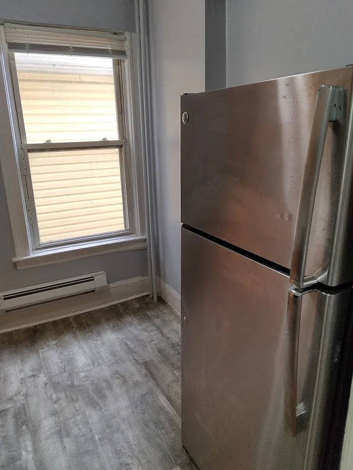 2 bed, 1000 sqft, $2,400 — Photo 3