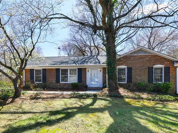 3111 Robin Hood Dr, Greensboro, NC 27408
