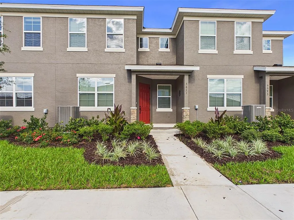 3 bed, 2.5 bath, 1551 sqft, $1,900 — Photo 1
