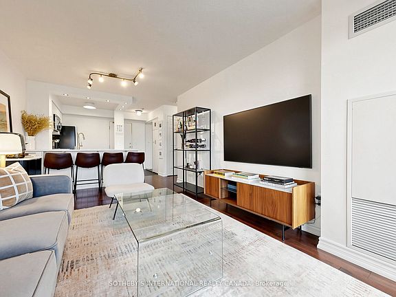 5th image of 909 Bay St #2303