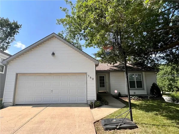 140 E Nelson Cir, Olathe, KS 66061