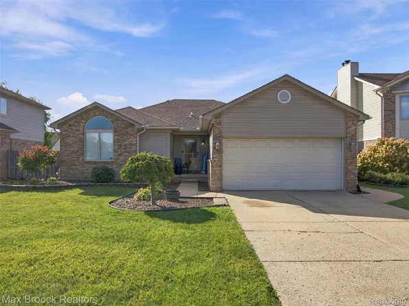 46149 Pat St, Chesterfield, MI 48051