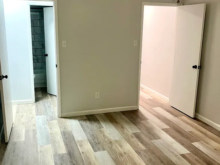 Laclede Forest Apartments — Photo 12
