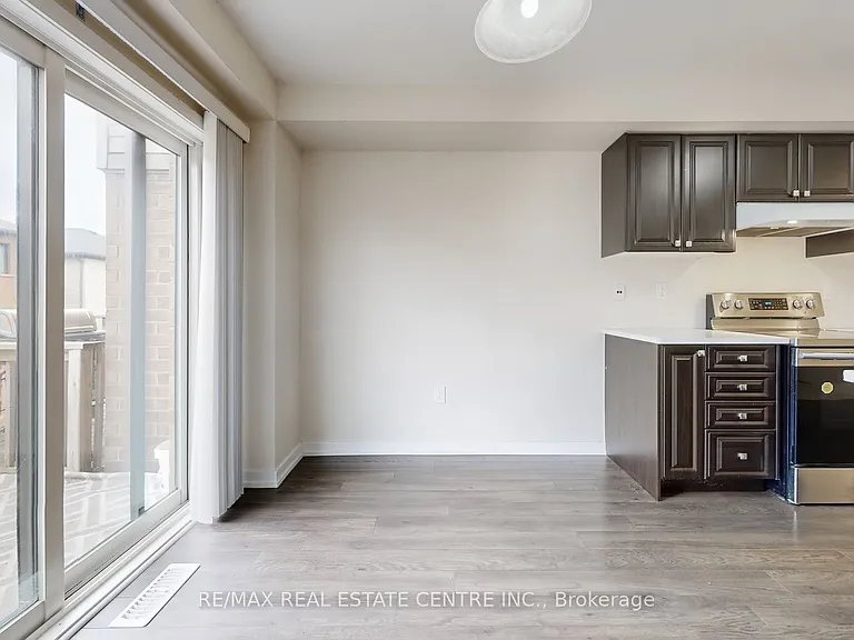 80 Scarletwood St — Photo 15