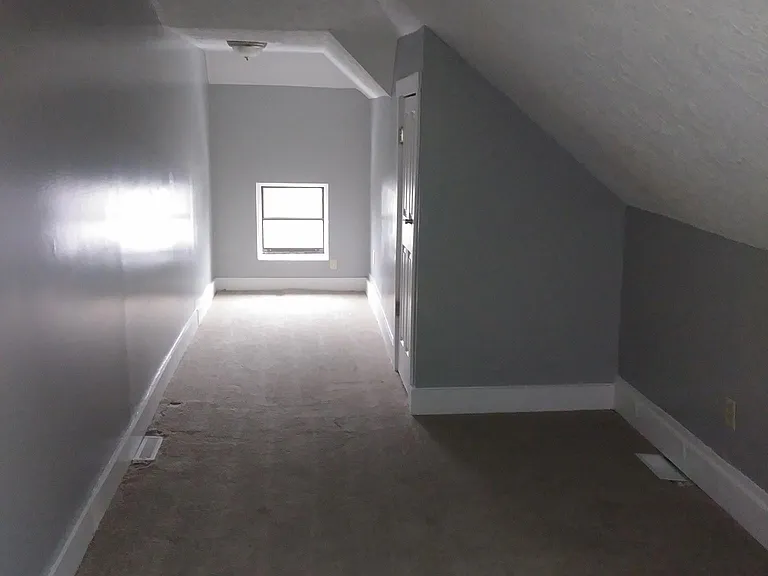 422 Stoddart Ave — Photo 34