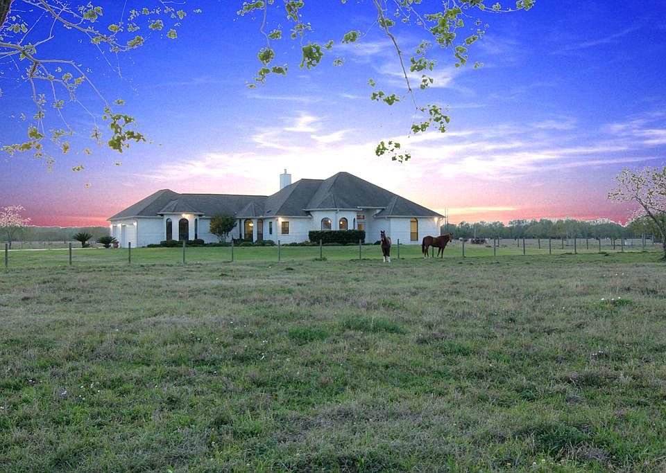  Secluded, private ranch yet only 45 minutes away from downtown Houston!