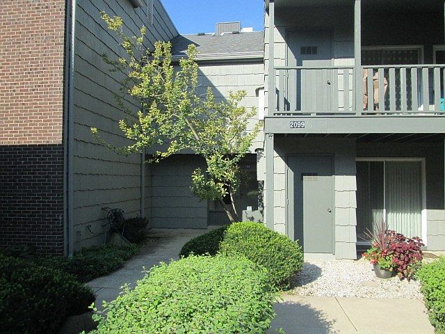 1st image of 2099 Creekside Dr APT 1-3