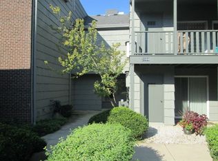 2099 Creekside Dr APT 1-3, Wheaton, IL 60189