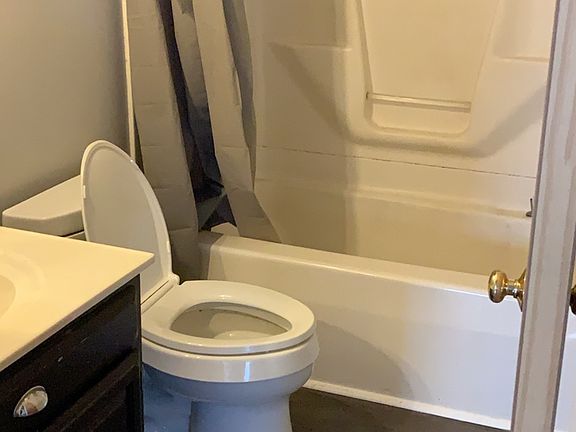 Updated full bathroom