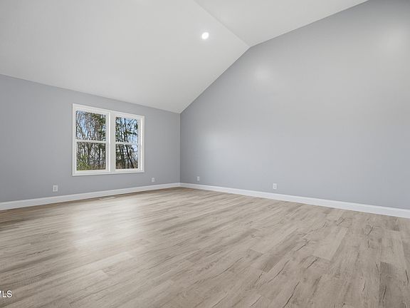 5th image of 3740 Thorngrove Dr