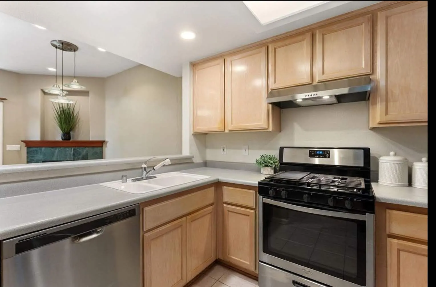 2 bed, 1131 sqft, $2,500 — Photo 4