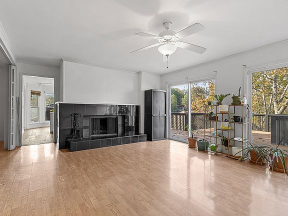 2nd image of 4906 Shoreline Dr