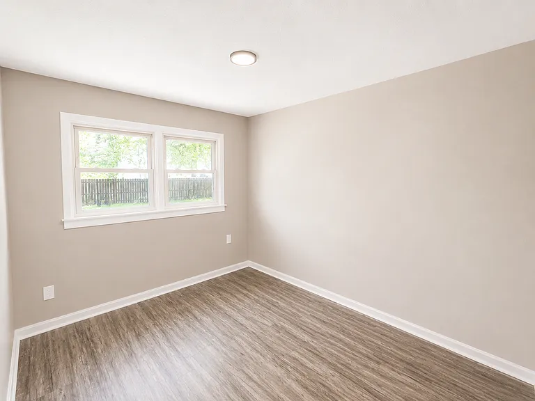 6902 Betsy Ross Dr — Photo 4