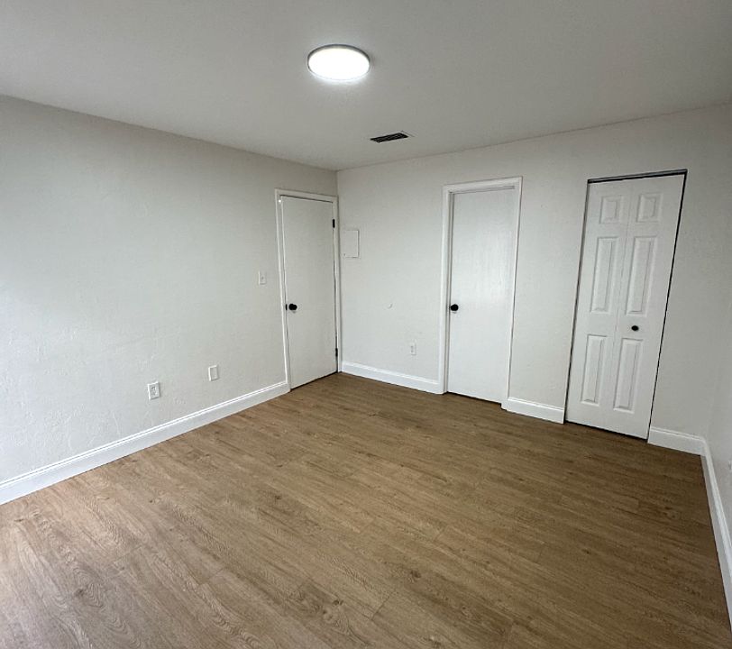 Building Photo 5