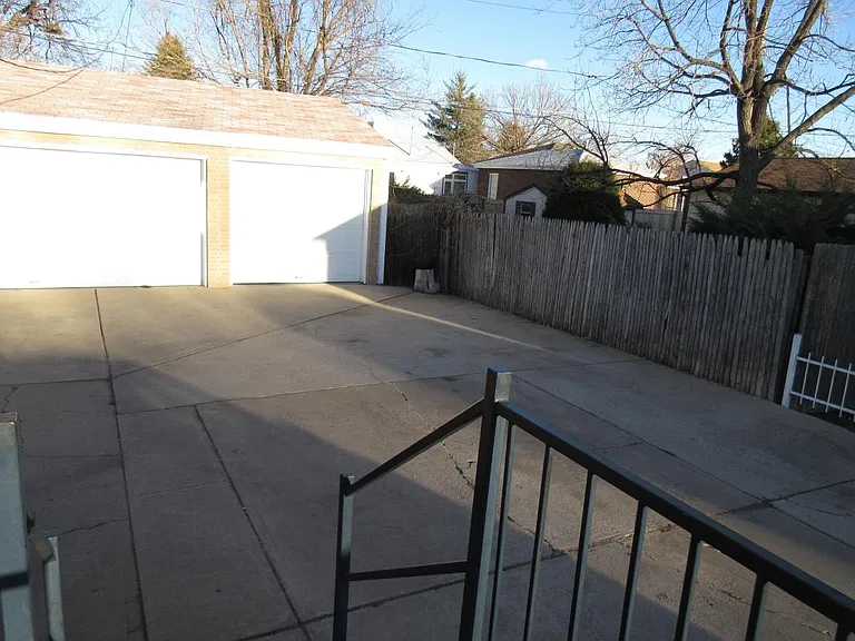 1328 S Beach Ct — Photo 17