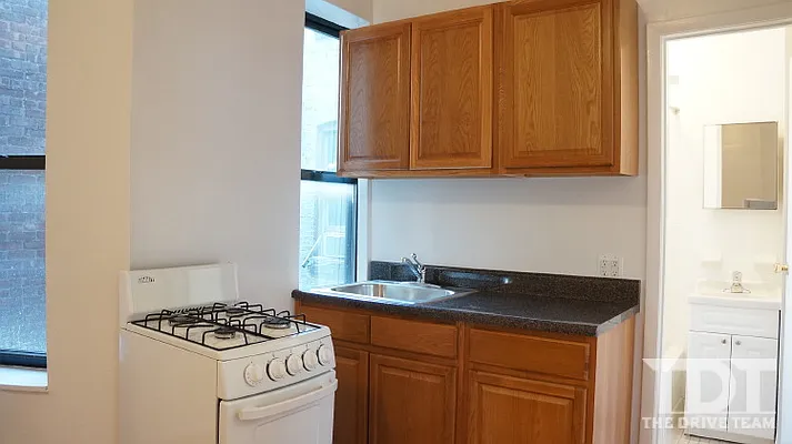 Rented by J Misrahi Realty Corp | media 30