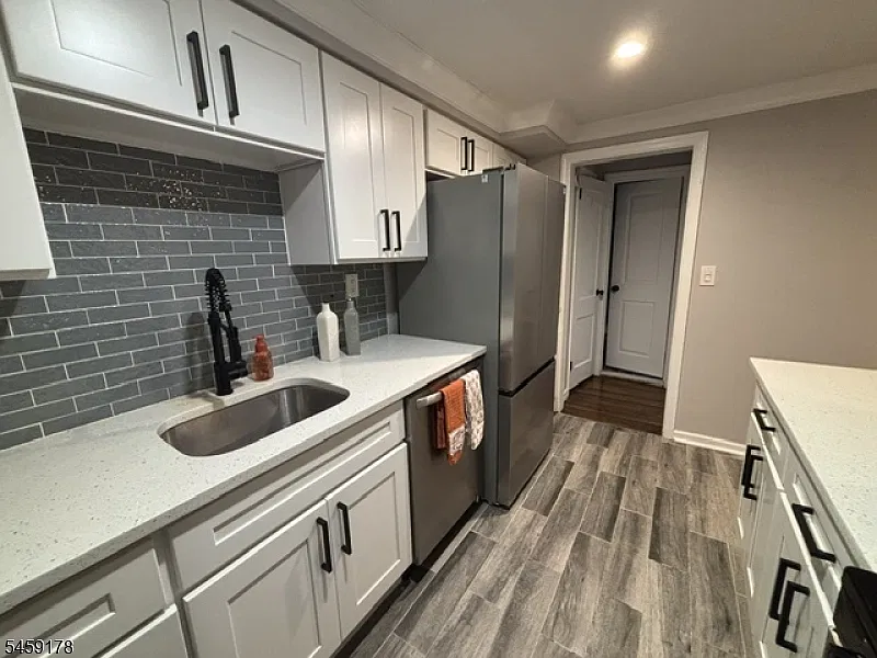 1 bed, 1.0 bath, $2,200 — Photo 4
