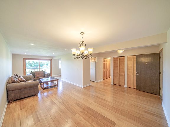 3rd image of 625 W Huntington Commons Rd APT 317