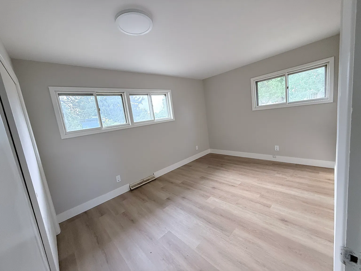 1510 Maurine St — Photo 3