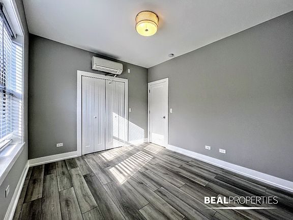 4th image of 3943 N Janssen Ave #S3