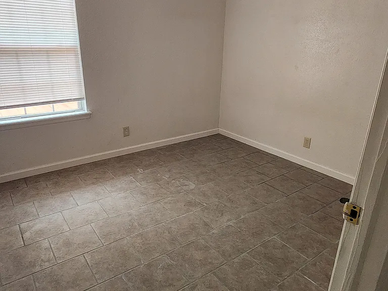 405 E Madison St — Photo 17