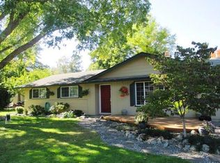 1422 Raydean Dr, Grants Pass, OR 97527