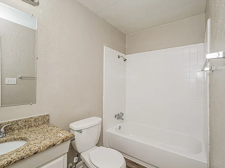 4141 Yellowleaf Dr — Photo 15