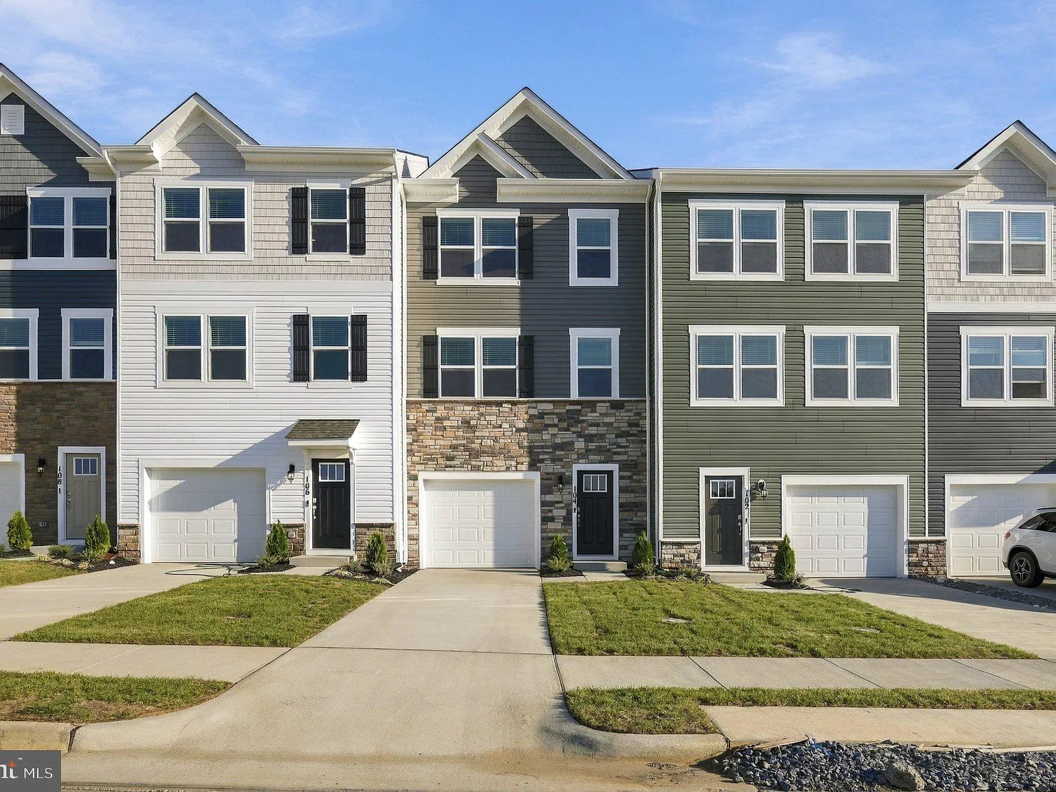 4 bed, 3.5 bath, 1889 sqft, $2,095 — Photo 3