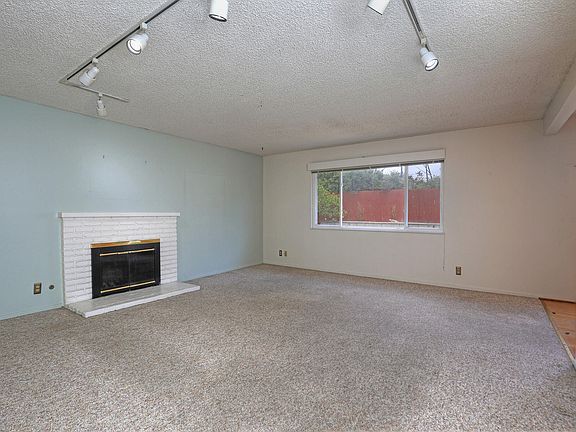 3rd image of 90 La Venta Dr