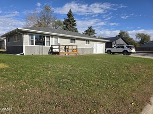 201 3rd St S, Ellendale, ND 58436