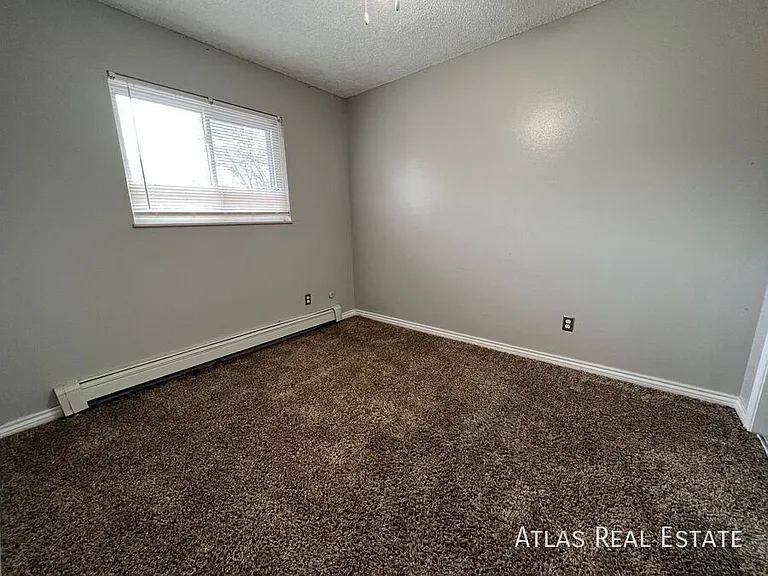 2913 Straus Ln #4 — Photo 8