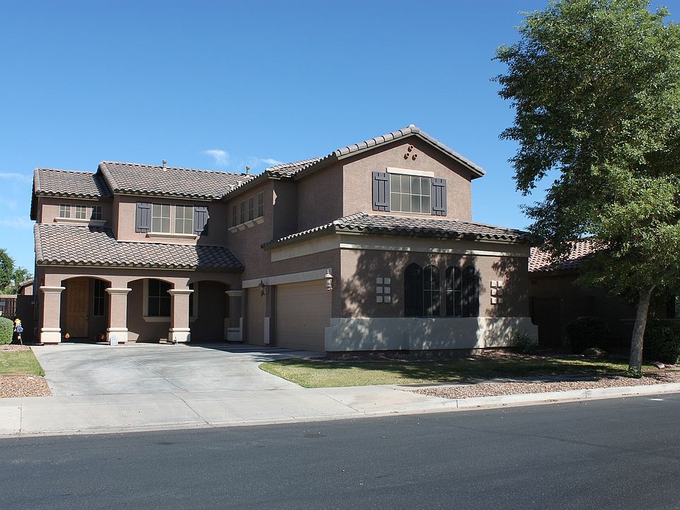 Front view, large driveway