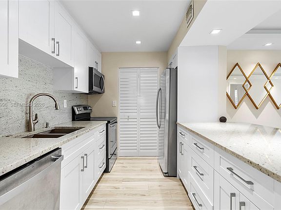 2nd image of 230 Lakeview Dr APT 106